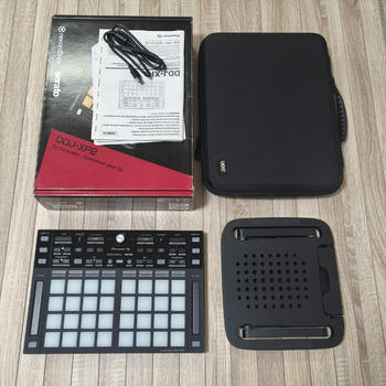 Pioneer DJ (パイオニア) / 美品 Pioneer DJ DDJ-XP2 rekordbox Serato DJ 対応 UDGケース スタンド 付