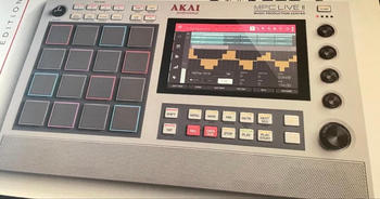 AKAI (アカイ) / MPC Live II Retro Edition