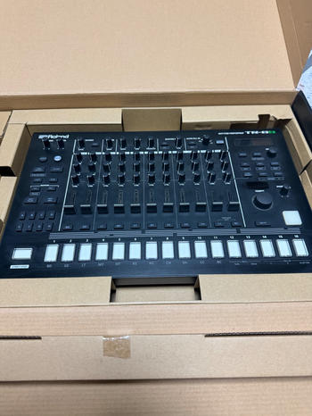 ROLAND (ローランド) / 美品 Roland TR-8S リズムマシン(Roland純正フォンケーブル付き)
