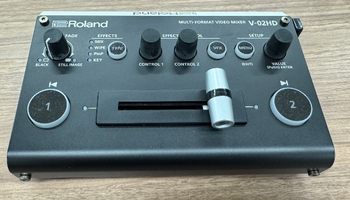 ROLAND (ローランド) / V-02HD　2chマルチフォーマットビデオスイッチャー